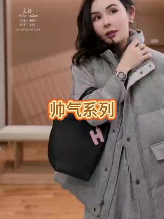 拒绝臃肿!“帅气系列”女款羽绒服马甲来救场~90白鸭绒轻盈保暖,穿上没有负重感,气质宽松版型适配各种内搭。不管是通勤还是逛街,套上就走,既守住冬日温暖,又能穿出不费力的帅气感,闭眼入不踩雷!#今日穿搭 #羽绒马甲 #强烈推荐 #时髦穿搭 #冬季穿搭