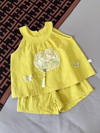 家有女儿的纯棉国风小套装一定要给他安排上,真的太好看了,上身软懦透气不贴身,#高品质童装 #夏季穿搭 #国风小套装 #高端童装 #童装汉服