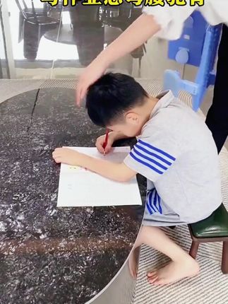 这个三维斜面坐姿矫正器能帮孩子矫正坐姿,写作业再也不低头趴桌了#妙学舟 #坐姿矫正 #脊柱