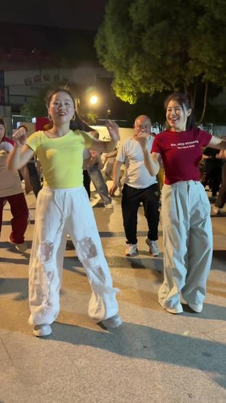 新舞跟不是,老舞嘛不想跳,看我都是跳错#快来加入广场舞