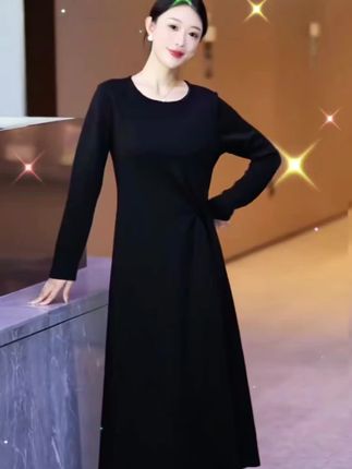 秋冬穿裙不冻腿!这款极简黑裙超实用,长款盖脚踝+长袖暖呼呼,百搭还显高级!#秋冬长袖连衣裙 #极简风黑色长裙 #长款打底裙女 #百搭秋冬女装