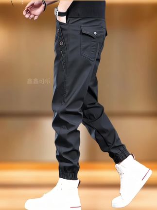 男神们,秋季必入的神裤来咯!这条美式重磅工装裤,宽松大码超贴心,不挑身材谁穿都好看。束脚设计利落有型,美式重磅潮牌风,满满的工装感。面料舒适又耐穿,日常百搭无压力,不管配卫衣还是衬衫都超绝,轻松打造潮流范儿!#男士休闲裤 #男装裤子 #潮流男裤 #潮男穿搭 #工装裤穿搭