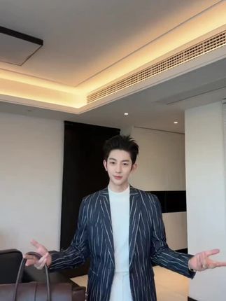 秋季新款高品质条纹休闲西服男士时尚痞帅西装上衣