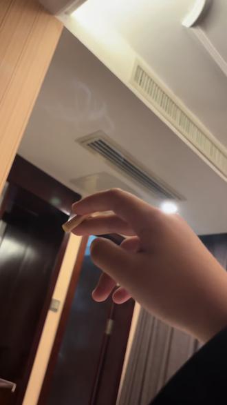 我也想问问你为什么她有的我从来没有。