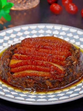 我家过节的餐桌上一定少不了这道梅菜扣肉,肥而不腻,软糯鲜香,配上大米饭太好吃了,关键现在价格很合适~#梅菜扣肉 #下饭菜#聪厨梅菜扣肉 #下饭菜 #美食
