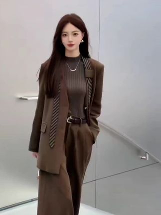 “把自己打扮的好看一点,不仅招财还致富看似肤浅,但绝对好用” #高级感穿搭#套装 #三件套 #休闲套装 #轻奢女装