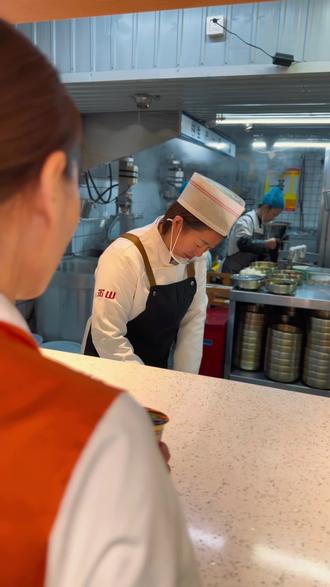 正心正念做人,小小举动,温暖人世间#传递温暖 #餐饮人#正能量