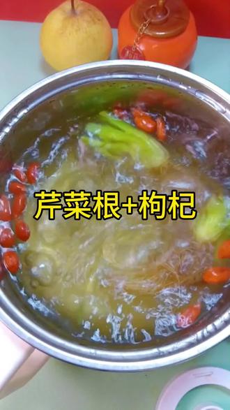 芹菜根和枸杞煮水,老铁们快试试#饮食与健康 #美食小技巧 #合理饮食营养均衡 #养生滋补