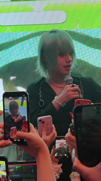 女孩摘下美瞳吧想看你真实的眼睛#极品贵公子