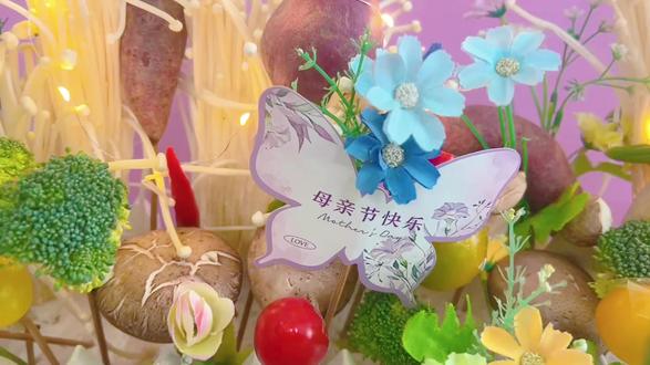 🥬以蔬为礼,感恩母爱💐
萌娃创意蔬菜篮上线~
小小的篮子装满童真与爱意
把最纯粹的祝福送给最美的妈妈
愿所有妈妈母亲节快乐,永远温柔被爱❤️