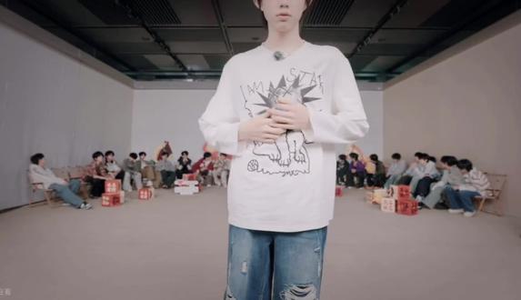 两个队的卧底坐一起🤣#陈奕恒 #左奇函