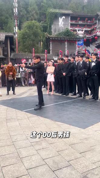 这个00后男孩你们认识吗? #龙浩天 #ai瑶瑶 #人物志