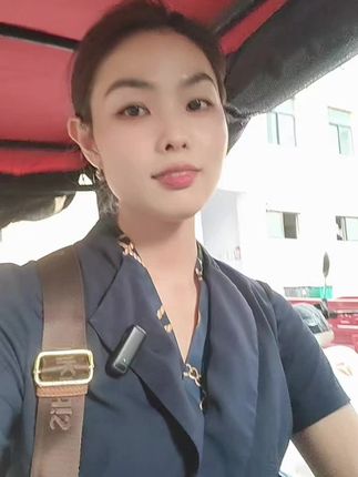 生活如果不宠你,那就自己宠自己,溜达着不要钱的马路,吹着价值连城的凤,连呼吸都是自由的,我的快乐分你一半!#生活 #治愈 #原创 #感受大自然的气息和美景