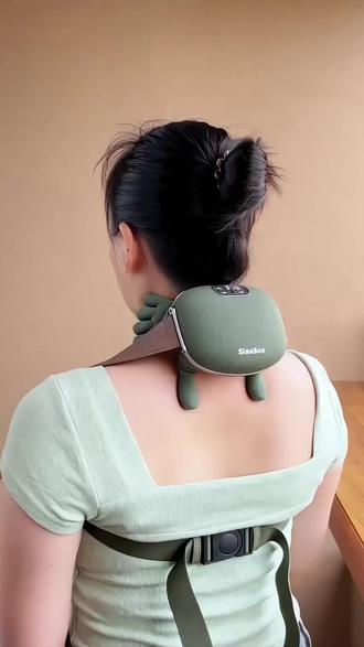 这年头,谁还花钱去按摩店按摩?现在都用这种极点魔术手按摩仪了,在家就能享受大师级别的按摩!仿真的手掌设计,加上热敷功能,就跟真人按摩一样舒服,随时随地都能来上一回#肩颈按摩器 #仿人手按摩仪 #颈椎按摩器 #按摩放松 #居家好物