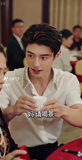 是尴尬了吧,即梦AI漫剧真的好治愈,甜度和氛围感都拉满啦#即梦AI #我的AI分身杀疯了#AI分身戏精大赛#火爆全网的婚礼