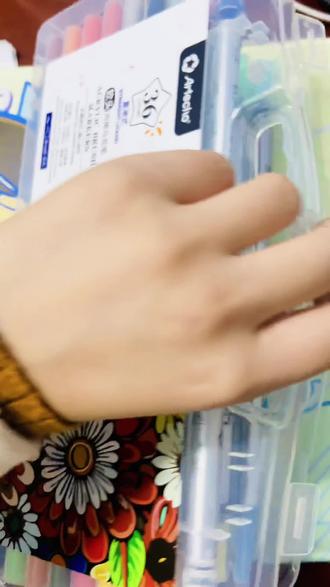 #今日分享 #丙烯马克笔 #手绘作品 #丙烯马克笔翻翻乐#蜡笔小新 挑战完成100幅丙烯马克笔翻翻乐🎨【10/100】婴儿时期的春日部五人组