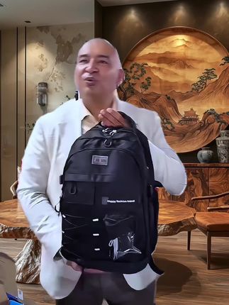 #包包推荐 #原创视频 #汽车介绍 #好物分享 #男斜挎单肩包