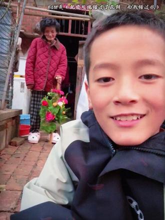 苦涩是生活的底色,而你是那抹最亮的色彩 #绘画 #母子 #亲情 #苦涩#就像玫瑰错过了花期而我错过你