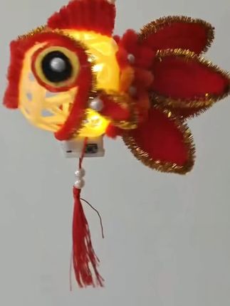 中秋锦鲤灯笼来啦!需要宝贝自己动手制作哦!制作的过程好有趣,既锻炼了宝贝动手能力,又能远离手机。#手工diy #中秋灯笼#好物推荐