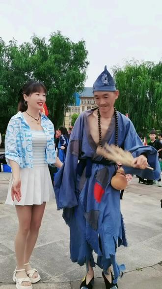 谦谦学子迎高考,有人冲刺211,有人纯属跑龙套!败二不垒,胜而不骄!人生之路千万条,总有适合自己的位置!#诗画淅川 #淅川文旅创作协会