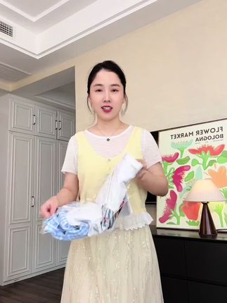 金价暴跌背后的真相 在四次重大打击下,黄金价格瞬间狂跌200美元。#掘金计划2025#金融 #思维 #理财 #赚钱