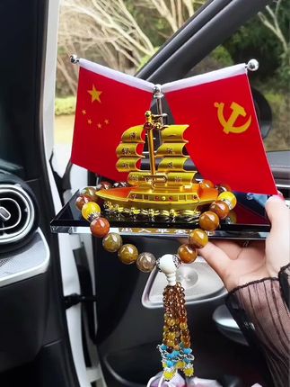 #汽车摆件 #红旗摆件 #五星红旗迎风飘扬 #摆件 #高档大气上档次