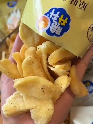 酥酥脆脆的比薯片还好吃的薯角,我儿子吃了一口就爱上了,而且不仅营养也更健康#零食推荐 #原切薯角脆#脆升升 #妈呀太香了