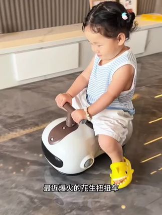 花生车扭扭车1-3岁溜溜车音乐灯光滑步学步萌娃花生玩具车可坐人#花生扭扭车音乐灯光滑步车#萌娃花生玩具可做人#好物推荐🔥
