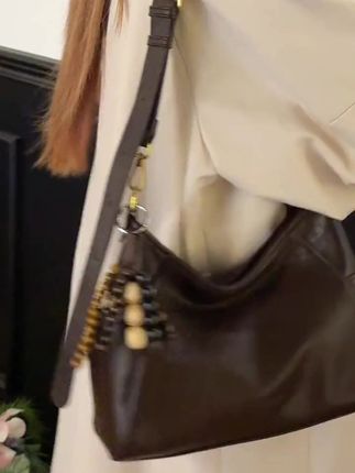 2025新款女包,斜挎单肩都百搭,简约大容量通勤必备! #女士高级感包 #女士大容量包 #通勤单肩包 #百搭斜挎包 #百搭时尚包