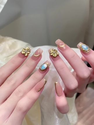 不一样的金属感冰花~ #美甲 #显白美甲 #金属美甲 #高级美甲 #菊籽美甲的故事