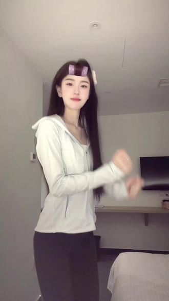 网速不好的都不知道我在跳什么 最近真的被这个洗脑了#后裔#赵梓婷 #高糊
