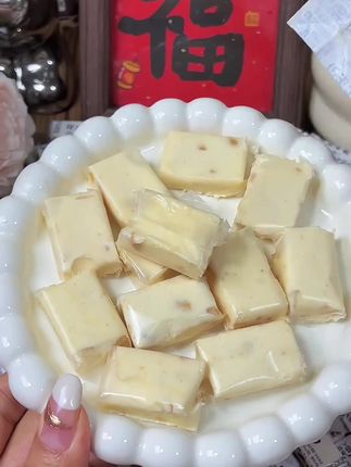 我去,我就出了个运费,商家就给我发了一大箱#花生牛轧糖 跟小时候的味道一模一样,有花生香和牛奶香,好吃,推荐#牛奶花生糖 #好吃不贵经济实惠 #零食推荐