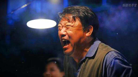 #贾冰烤鸡架太香了 八级钳工的技术大拿,最后却沦落到在街边烤鸡架#岁月有情时 #贾冰