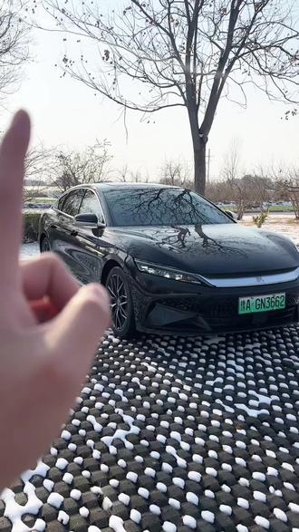 这可能是比亚迪唯一一个没有差评的功能‼️你知道雨雪天气怎么行车更安全吗?#每天一个用车知识 #用车小常识 #比亚迪 #比亚迪汉 #下雪了