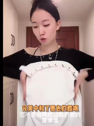 2025秋季新款个性潮流韩版铆钉气质斜肩T桖女修身百搭显瘦上衣