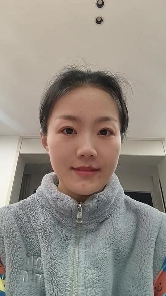 《被讨厌的勇气》阿德勒、佛洛依德、荣格并称为维也纳三大心理学巨头。阿德勒是目的论,积极心理学,《被讨厌的勇气》这本书就是将阿德勒的目的论拆解更细致的讲述出来。目的论:不管曾经经历了什么,好的坏的,人都是有选择权力的,后天才是关键,我们选择成为一个更有价值的人,或者走偏路。原因论:现在的果都是由曾经的因造成的,更偏执!
课题分离:例如销售人员推销,向对方介绍宣传是销售的责任,这也是他的课题,至于对方觉得产品怎么样,或者你怎么总是宣传好讨厌,这是对方的课题。我们不要操心对方的课题,只需关注自己的课题。其实也就跟平常说的,人不要脸天下无敌一个意思,但是课题分题的表达更专业也礼貌,也更好让人接受学习。#读书#蜕变日记#用具体的行动对抗不确定的焦虑