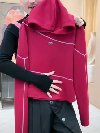 【亮哥女装】2025秋冬新品《锦簇系列》安红高弹显瘦连帽上衣26293-B4