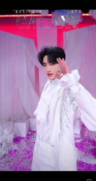 尽情看舞蹈吧,都在舞里@以太⚡·银河系A #龙浩天男团 #银河系A以太 #舞蹈