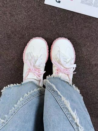 粉嘟嘟的德训鞋#美鞋实拍 #好穿又好搭 #软底软面穿上超舒服 #鞋控日常 #琥珀流光