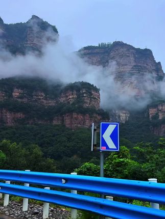 去哪儿不重要,去才重要 陪你看风景的人,比风景更重要#治愈系风景 #太行山 #云雾缭绕人间仙境 #大山深处自然美