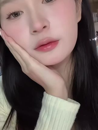显白不踩雷的三色腮红裸妆一体盘来啦!! 奶茶、蜜桃、裸橘色,一抹上色日常通勤~校园约会,百搭又吸睛#三色腮红 #显嫩妆容 #平价彩妆 #美妆分享