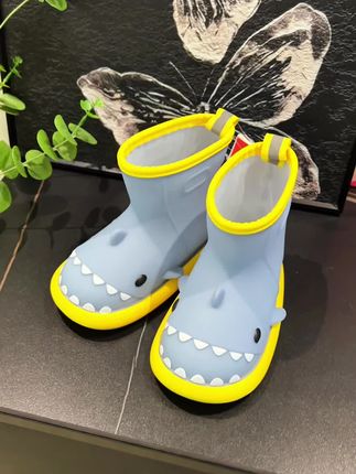 #babycrayon 鲨鱼雨鞋,又好看又好穿!#儿童雨鞋 #儿童雨靴 #品质童鞋 #踩水鞋
