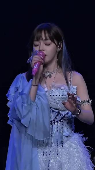 活个明白 原来活明白的代价,是弄丢了曾经的自己,看清了人心的复杂,学会了沉默着自愈。