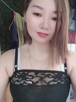 想知道我腿为什么这么粗吗 点个关注来我直播间告诉你!