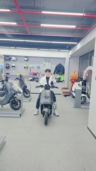 3秒学会无手机无钥匙启动电驴!密码操作
#小牛电动 #九号电动 #新国标电动车 #教程 #涨知识