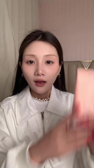 颈纹淡了又显年轻,又显漂亮!颈纹霜一定坚持用起来!