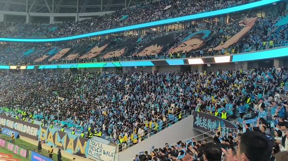 we are the world 赛季首个tifo,送给所有长不大的孩子们~儿童节快乐!#北看台 #大连英博 #tifo #六一儿童节