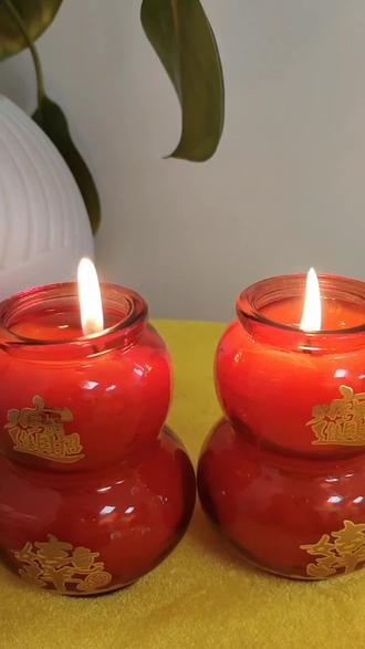 正月十五上元节乃天官赐福之辰,道家上元点灯启明心,每盏灯焰皆含造化玄机,灯火通明处,光明所照地,便是种德之田,种下善因,才会有好的果报出现。我们在神明前供灯,就是点亮内心的智慧与福德,告诉自己要行善积德,为自己和家人培植福田,心中善念得以滋养,福气自然生长#国学文化#上元节#民俗文化#供灯祈愿#诸事顺利