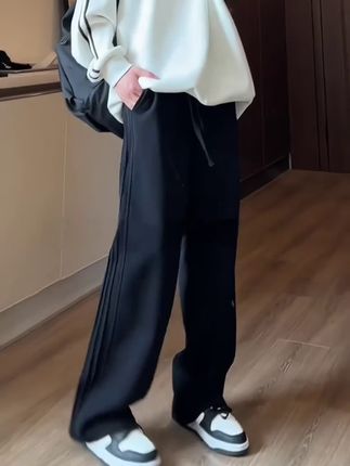 春秋2025新款潮牌高级感裤子男装纯色直筒卫裤休闲百搭宽松阔腿裤#2025新款 #卫裤 #阔腿裤 #品质男装 #休闲百搭