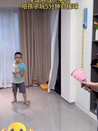 饭后放下手机,陪孩子玩五分钟弹射球,锻炼孩子的专注力跟手眼协调能力还能#亲子互动 增进感情#让孩子远离手机 #有趣的亲子游戏 #亲子游戏 #手眼协调